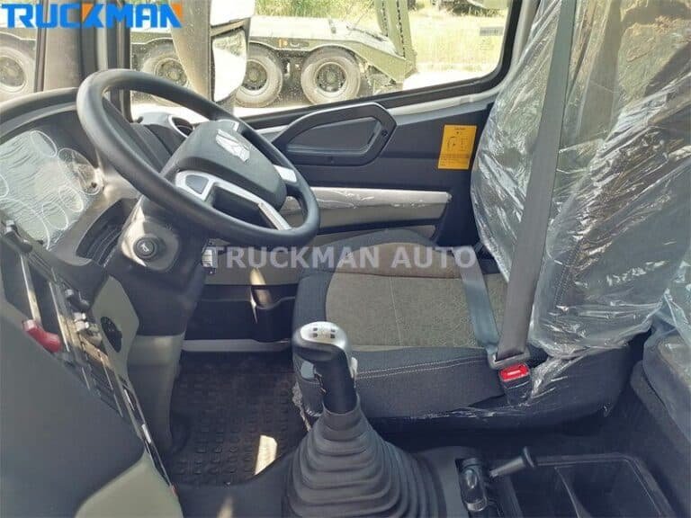Intérieur spacieux de la cabine de la tête du tracteur HOWO N7