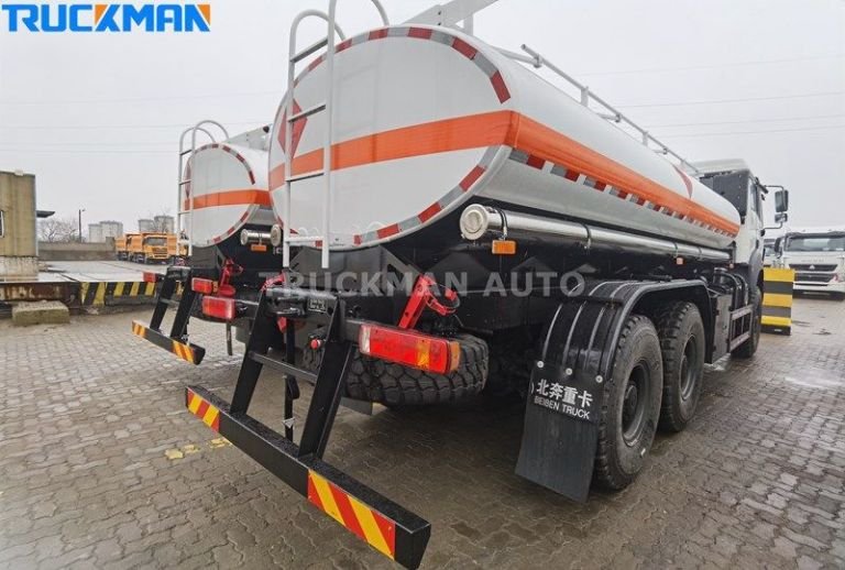 Gros plan sur le réservoir arrière et le châssis du camion-citerne BEIBEN 20000 litres - Truckman Automobile
