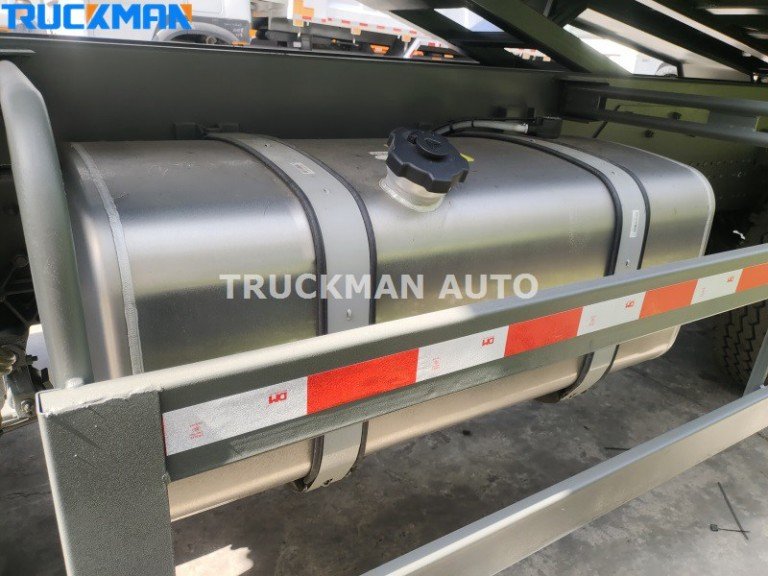 Réservoir de carburant pour camion-citerne à eau
