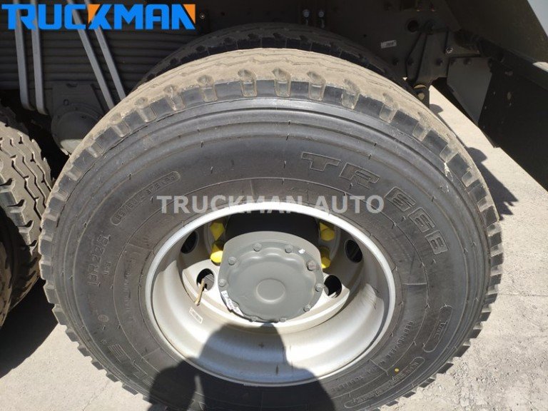 Pneus 13R22.5 Custom
