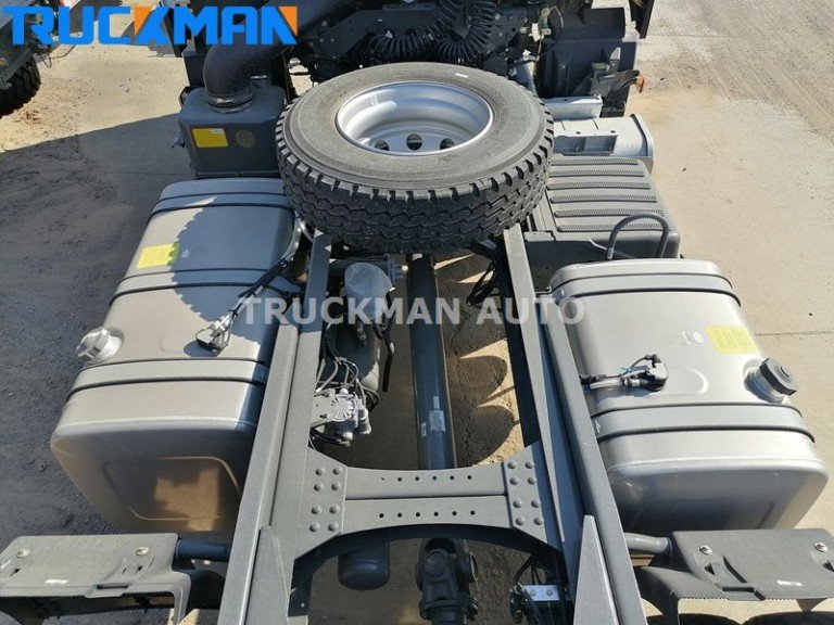 Deux réservoirs de carburant