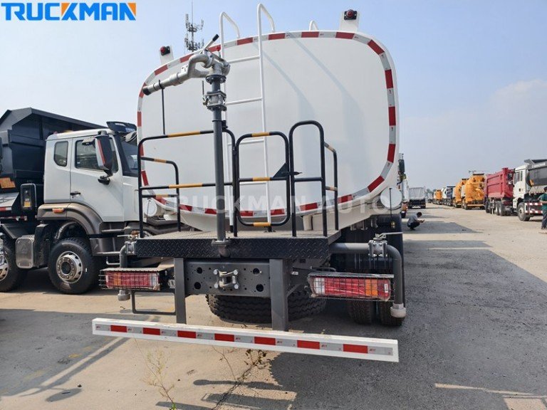 HOWO 8x4 30000 litres camion-citerne d’eau