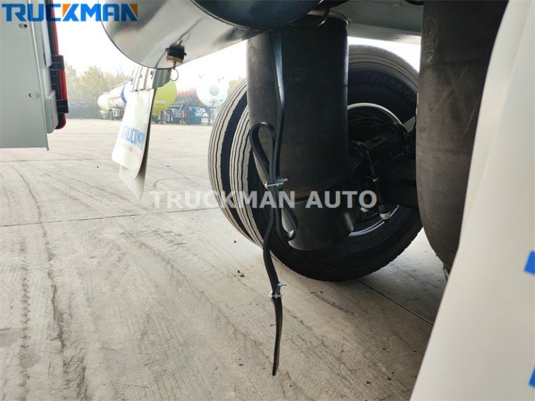HOWO NX 8x4 Camion-citerne de carburant Dispositif antistatique