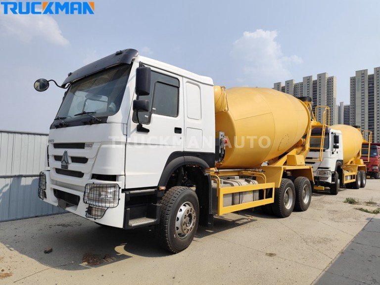 SINOTRUK HOWO 10 Camion malaxeur à ciment