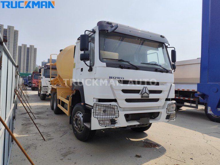 SINOTRUK HOWO 10 Camion malaxeur à ciment