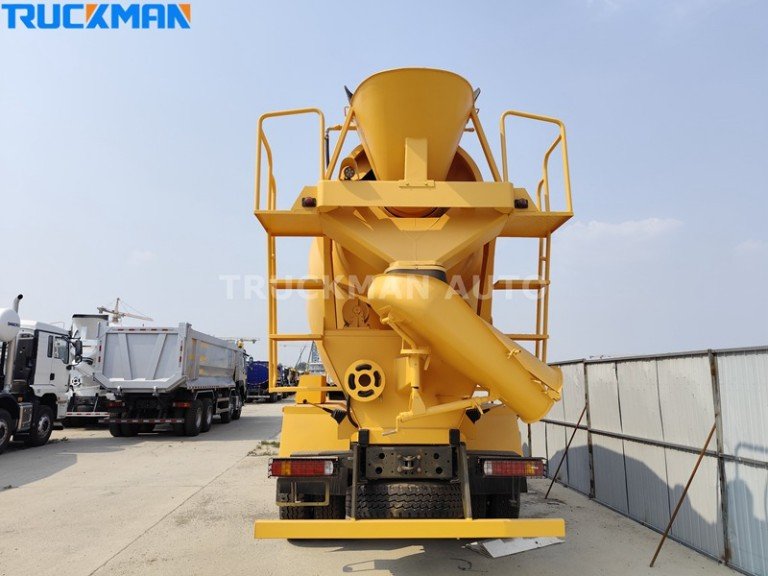 SINOTRUK HOWO Camion malaxeur à ciment