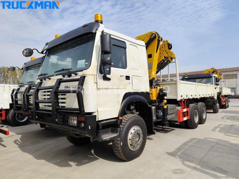 SINOTRUK HOWO 6x6 Grue montée sur camion